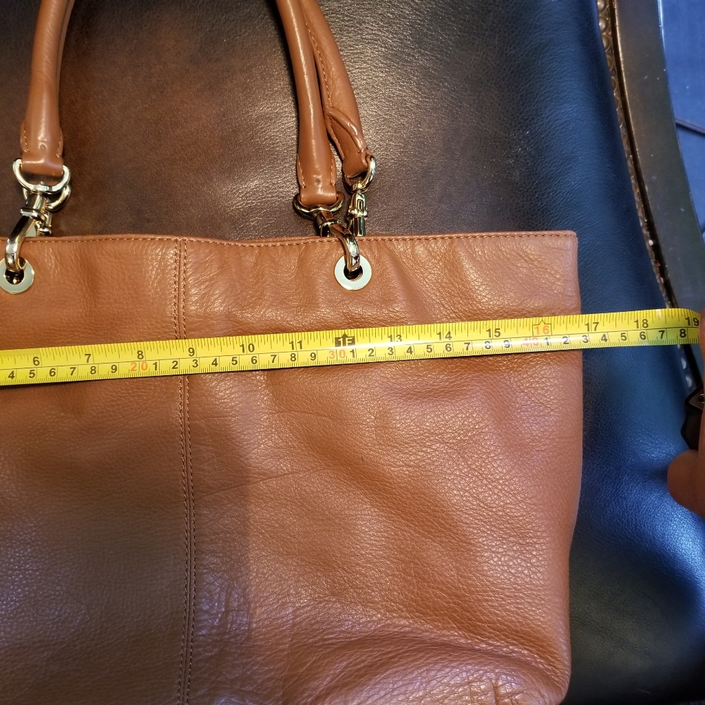 Camel Pebbled Leather Rolled Handle Shoulder bag - Picture 12 of 16